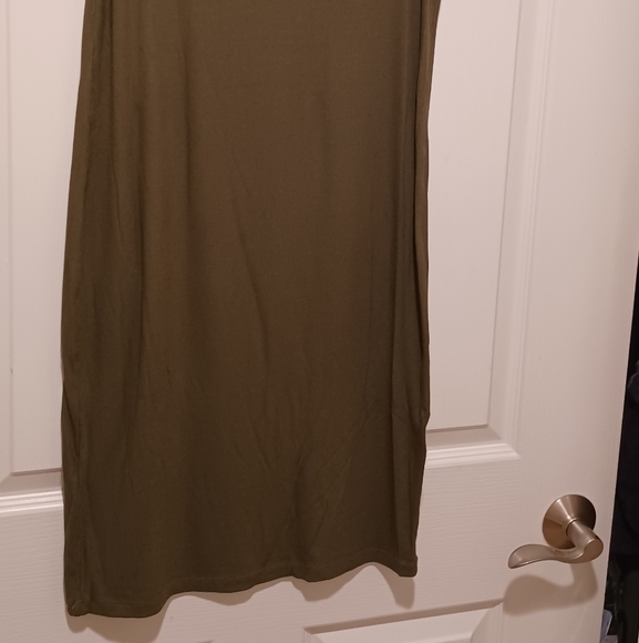 2 PC BCBGeneration SIMPLE STRETCH 2 TANK DRESSES
B - Picture 4 of 16